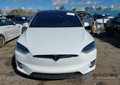2016 Tesla Model X 60D/70D/75D/90D/P100D z USA, uszkodzony, nr VIN 5YJXCBE29GF021226